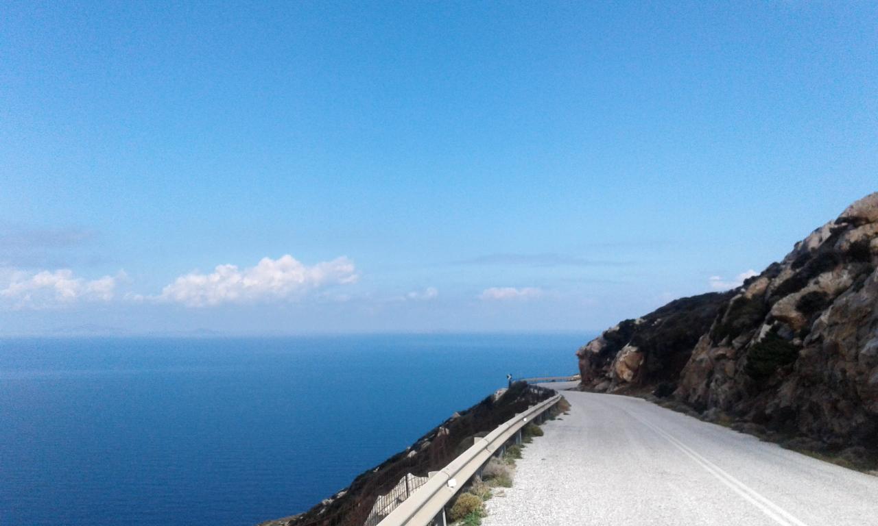 Coast road between Eggares and Apollona